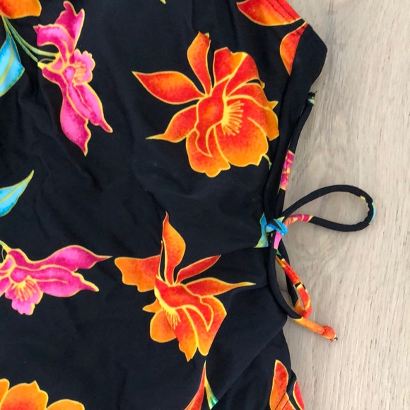 Swimsuit - Picture 4 of 4